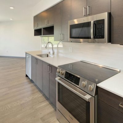 So sánh tủ bếp inox và tủ gỗ